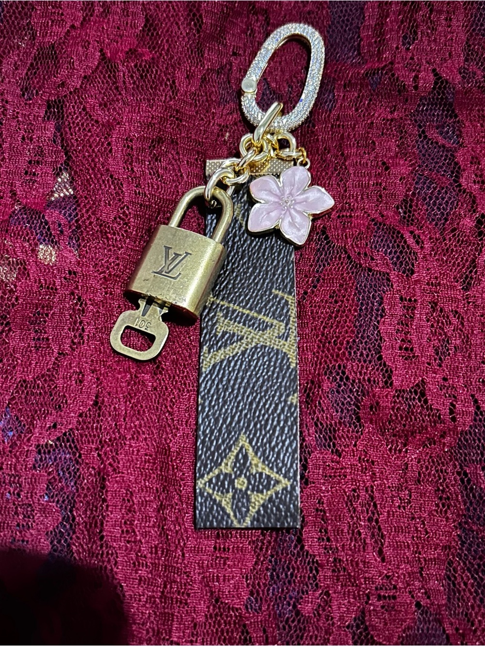 Louis Vuitton Lock & Key 301 + Bag Charm